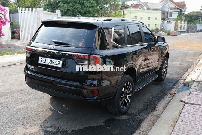 Ford Everest 2025 Platinum 1.8 vạn km Đen