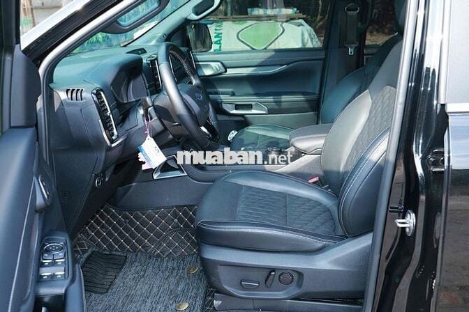 Ford Everest 2025 Platinum 1.8 vạn km Đen