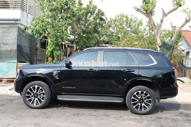 Ford Everest 2025 Platinum 1.8 vạn km Đen