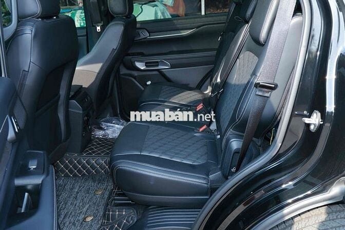 Ford Everest 2025 Platinum 1.8 vạn km Đen