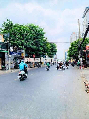 Mặt tiền Nguyễn Xí nhà trống suốt rất phù hợp kinh doanh Quán Ăn 