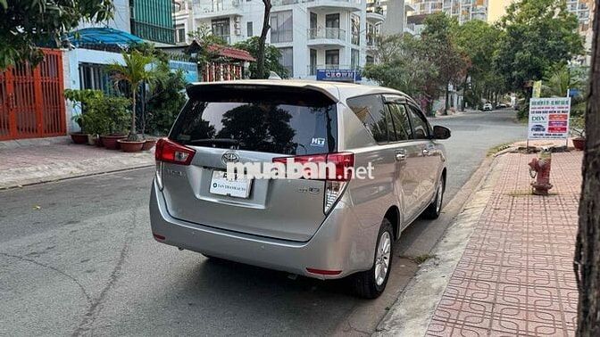 Toyota Innova 2017 2.0E Bạc