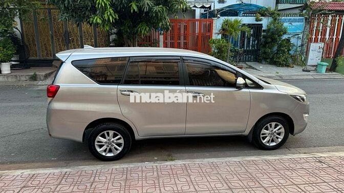 Toyota Innova 2017 2.0E Bạc