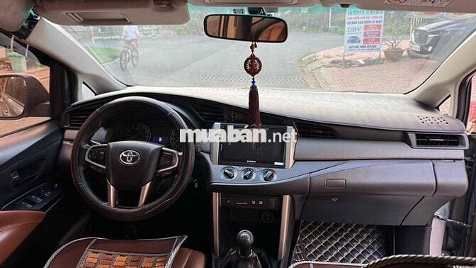 Toyota Innova 2017 2.0E Bạc