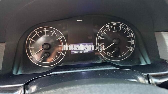 Toyota Innova 2017 2.0E Bạc