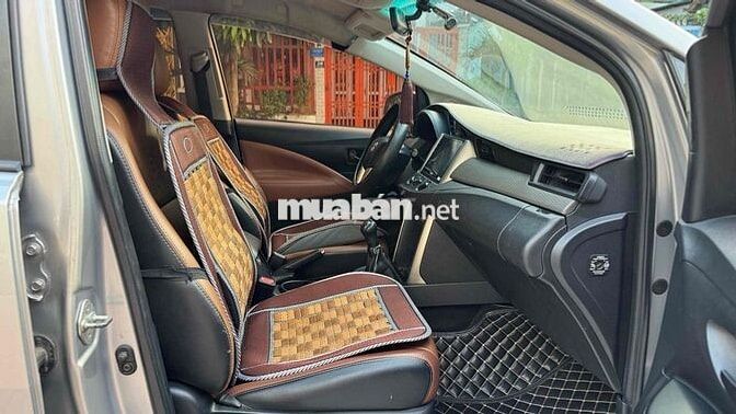 Toyota Innova 2017 2.0E Bạc