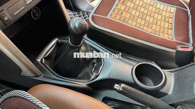 Toyota Innova 2017 2.0E Bạc