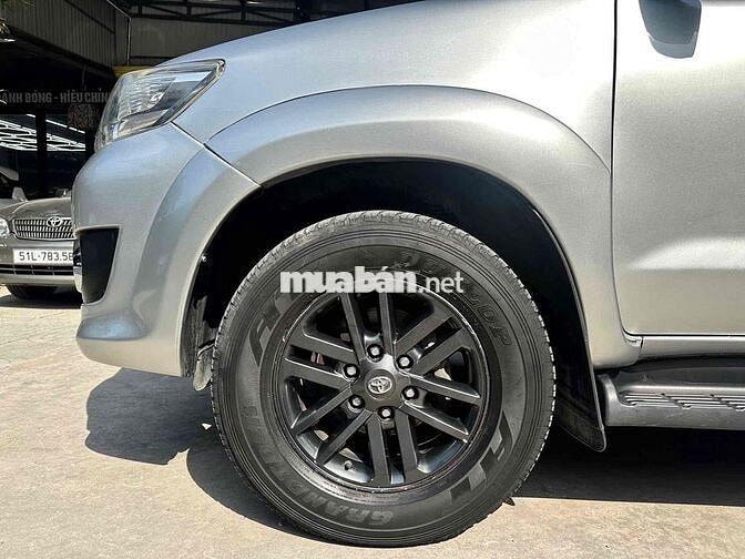 Toyota Fortuner 2015 Bạc