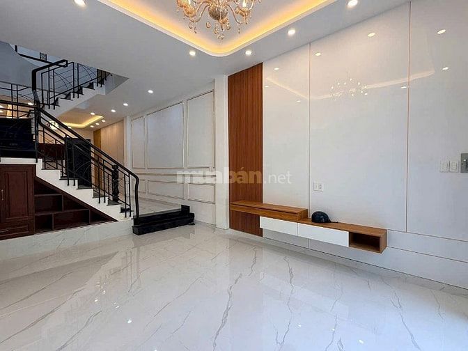 Nhà 4m x 18.5m trệt, 2 lầu đường Phan Huy Thực, phường Tân Kiểng, Q7