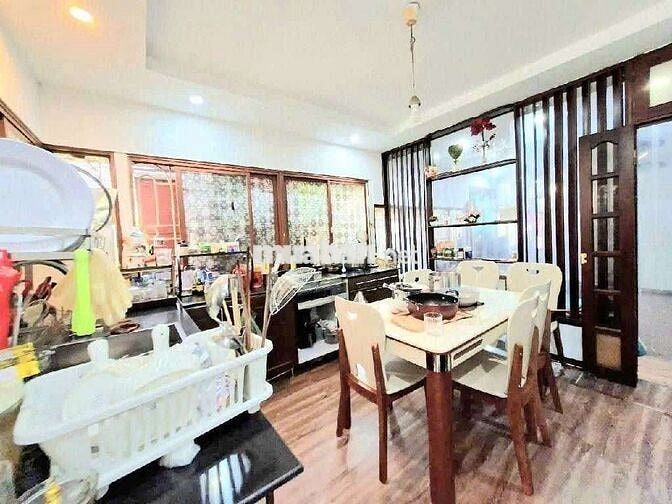 6 tỷ - căn tập thể Nguyễn Thái Học,110m,4 ngủ,  gần TTTM Hanoi center