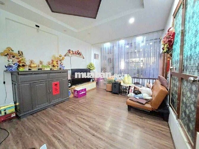 6 tỷ - căn tập thể Nguyễn Thái Học,110m,4 ngủ,  gần TTTM Hanoi center