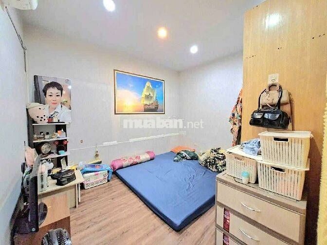 6 tỷ - căn tập thể Nguyễn Thái Học,110m,4 ngủ,  gần TTTM Hanoi center