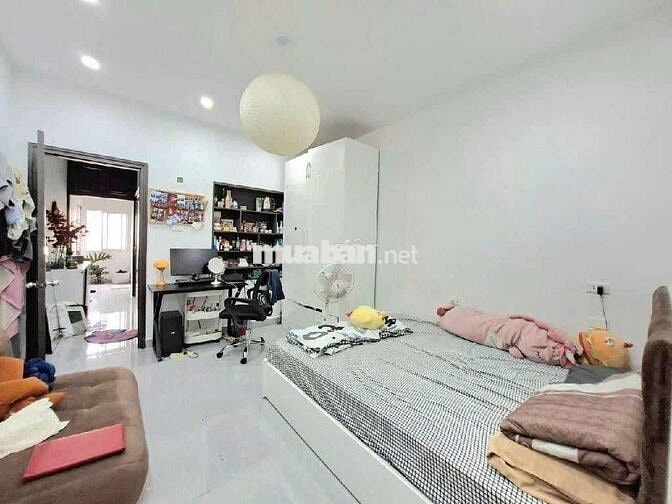 6 tỷ - căn tập thể Nguyễn Thái Học,110m,4 ngủ,  gần TTTM Hanoi center