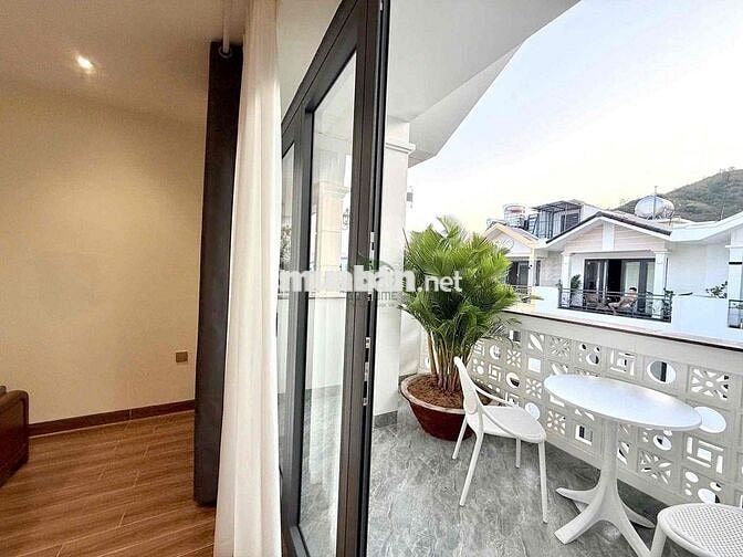 Cho Thuê Căn Hộ Áp Mái - Cao Nhất Toà Nhà