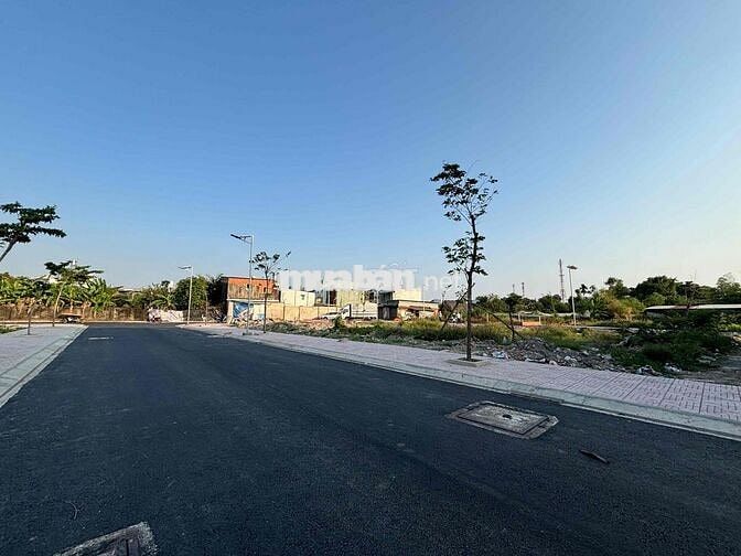 TÔI CẦN TIỀN BÁN GẤP LÔ ĐẤT 1/BÙI THỊ LÙNG ĐƯỜNG 13M VỈA HÈ LỀ ĐƯỜNG