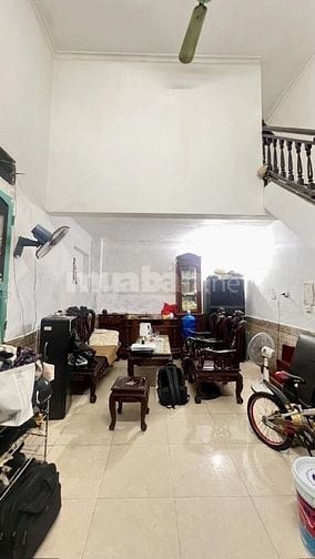 Bán gấp nhà Lê thanh nghị 5 tầng thoáng chỉ 20m ra phố giá 6.2 tỷ.