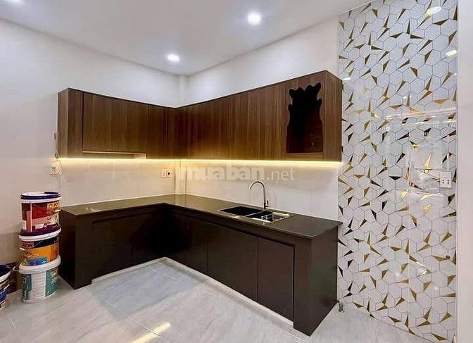 Bán nhà sát bến xe Q8 giá 1 tỷ 170 đang cho thuê tháng 11 triệu. SHR