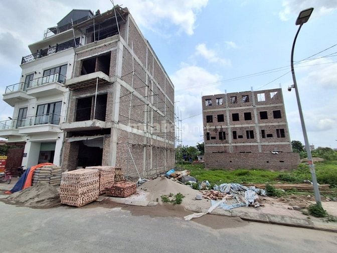 Bán nhà mặt view hồ dự án Á Đông Xanh, sở hữu 3 vỉa hè hướng Đông Nam