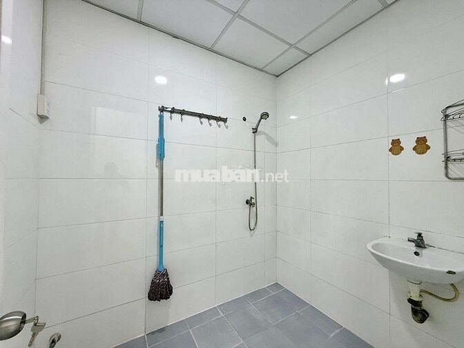 Căn hộ lầu 1 giáp Bình Thạnh ,ngang 6 hiếm ,sổ hồng riêng,giá 
