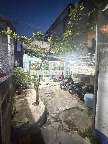 Cho thuê nhà cấp 4 có sân đậu xe sát đường số 9 Phường Linh Tây