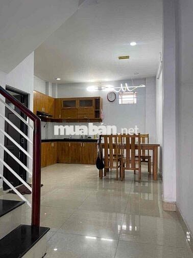 cho thuê nhà sát ngã tư ga , chợ cầu đồng 2 lầu 3 phòng ngủ Đường 6m