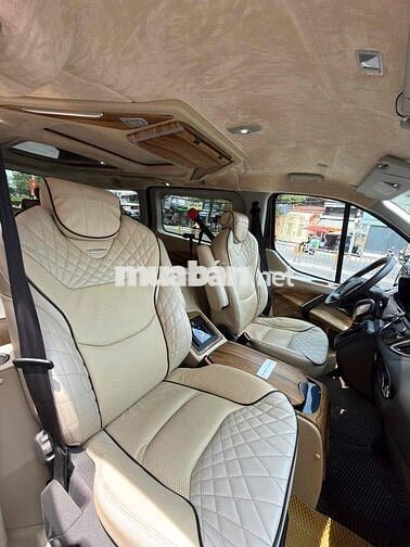Ford Tourneo xe giám đốc đi rất đẹp full đồ chơi