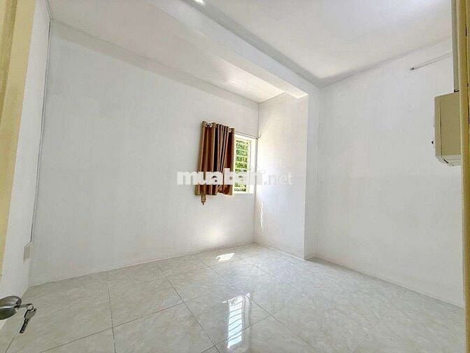 Căn hộ lầu 1 giáp Bình Thạnh ,ngang 6 hiếm ,sổ hồng riêng,giá 