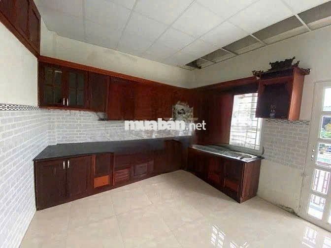 Cho Thuê Nhà Đường CMT8, Quận 10 ( Cho Làm CHDV - Nhà 2MT )