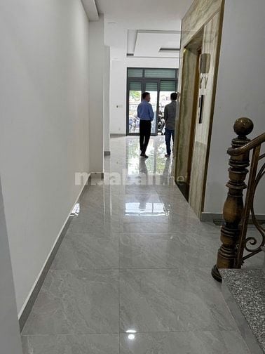 Cho Thuê Nhà Nguyên Căn Y Hình đường Trường Sa, Q3, 6 tầng thang máy