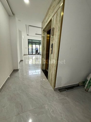 Cho Thuê Nhà Nguyên Căn Y Hình đường Trường Sa, Q3, 6 tầng thang máy