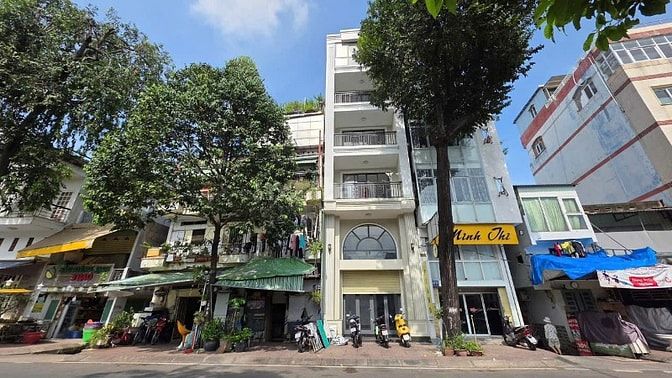 Cho Thuê Nhà Nguyên Căn Y Hình đường Trường Sa, Q3, 6 tầng thang máy