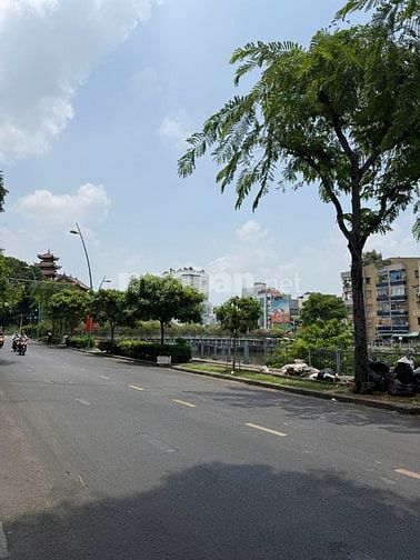 Cho Thuê Nhà Nguyên Căn Y Hình đường Trường Sa, Q3, 6 tầng thang máy