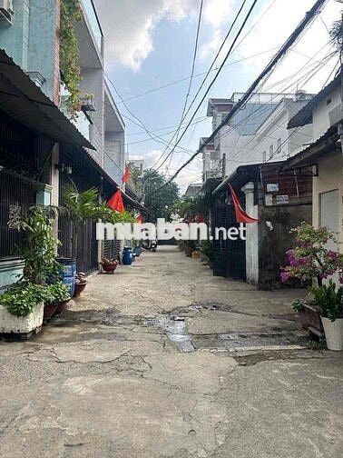 NHÀ 2 TẦNG ĐƯỜNG THÔNG XE HƠI NGUYỄN ẢNH THỦ HT GẦN CHỢ NHÀ ĐẸP Ở NGAY