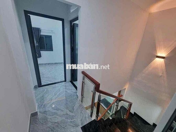 NHÀ 2 TẦNG ĐƯỜNG THÔNG XE HƠI NGUYỄN ẢNH THỦ HT GẦN CHỢ NHÀ ĐẸP Ở NGAY