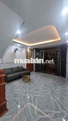 NHÀ 2 TẦNG ĐƯỜNG THÔNG XE HƠI NGUYỄN ẢNH THỦ HT GẦN CHỢ NHÀ ĐẸP Ở NGAY