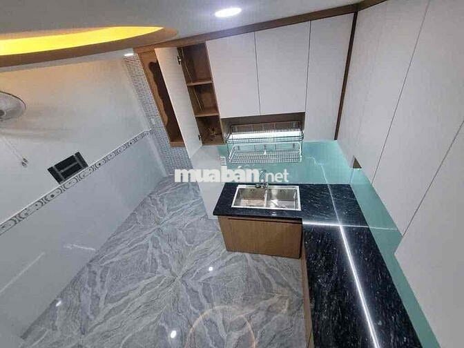 NHÀ 2 TẦNG ĐƯỜNG THÔNG XE HƠI NGUYỄN ẢNH THỦ HT GẦN CHỢ NHÀ ĐẸP Ở NGAY