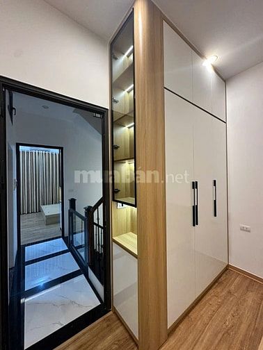 SIÊU PHẨM 5 TẦNG THANG MÁY - SÁT MẶT PHỐ PHẠM VĂN ĐỒNG - NGÕ SẠCH 
