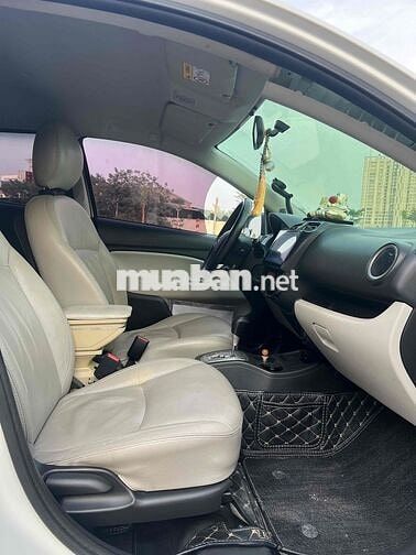 Mitsubishi Attrage 2016 Trắng