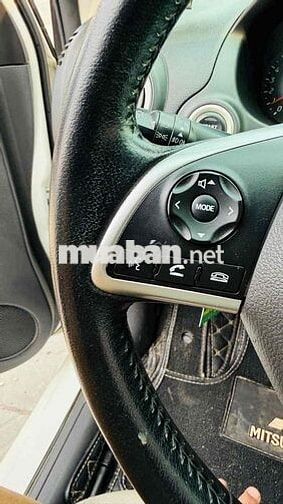 Mitsubishi Attrage 2016 Trắng
