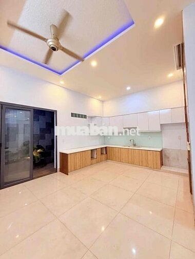 Hẻm 6m 305/ TÂN SƠN NHÌ, 6 x 18m, 3 Lầu, 6 Phòng Ngủ, 7 WC