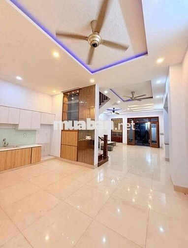 Hẻm 6m 305/ TÂN SƠN NHÌ, 6 x 18m, 3 Lầu, 6 Phòng Ngủ, 7 WC
