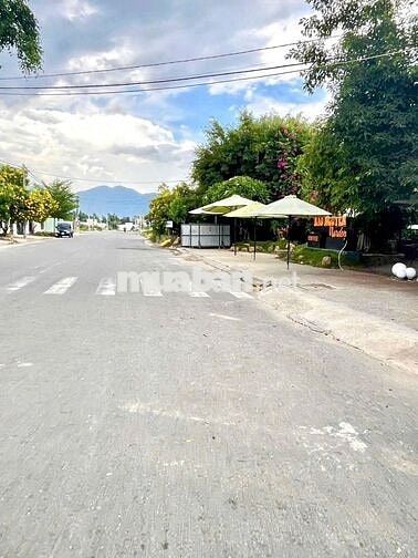 Lô KĐT Phú Ân Nam Đường số 20 rộng 13m.