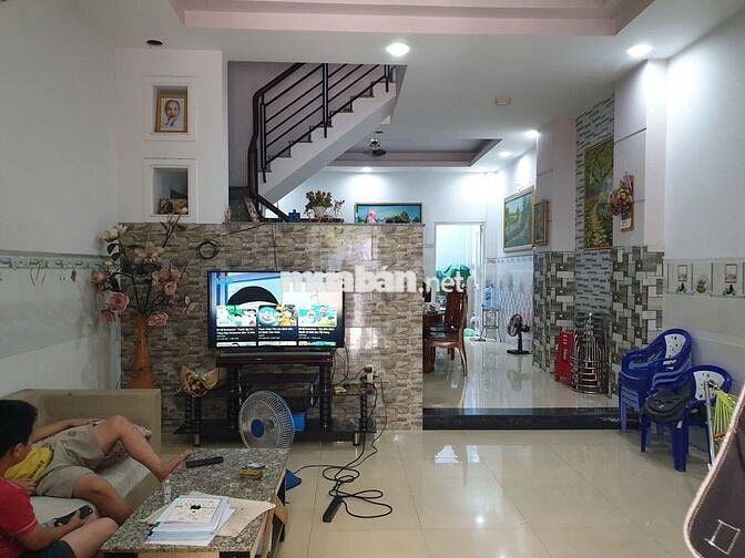 Nhà phố xinh 2 lầu 5m*15m, đường 10m thông, gần chợ Đại Hải Hóc Môn