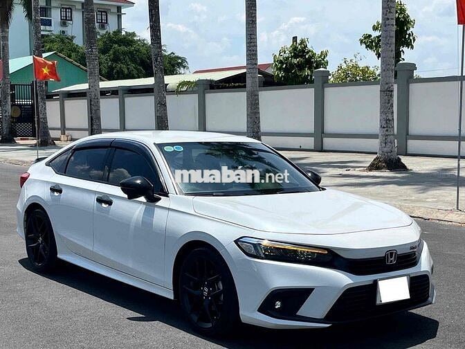 Honda Civic RS 2023 Trắng 26.000km hãng