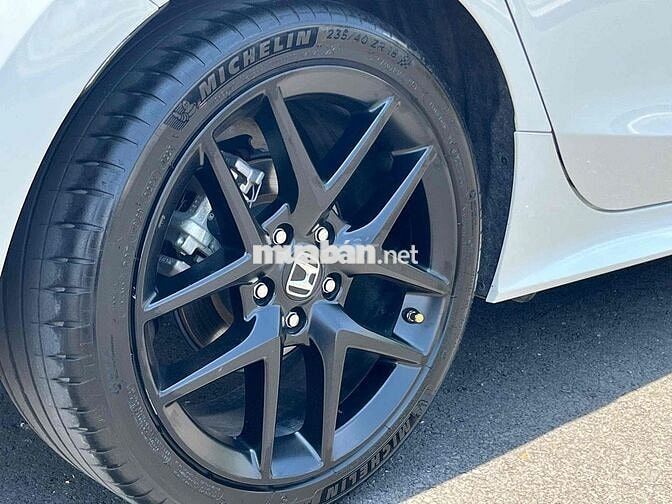 Honda Civic RS 2023 Trắng 26.000km hãng