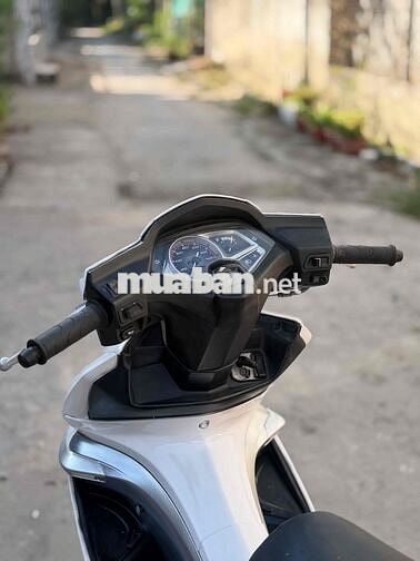 Honda Air Blade Fi 2010 Trắng biển 95 máy zin êm