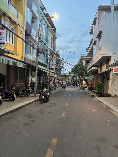 NHÀ ĐẸP 2 TẦNG GẦN ĐƯỜNG TRIỆU NỮ VƯƠNG CHỈ 3 BƯỚC RA ĐẾN ĐẦU NGÕ