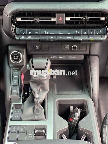 Toyota Prado 2025 Đen 3.000 km