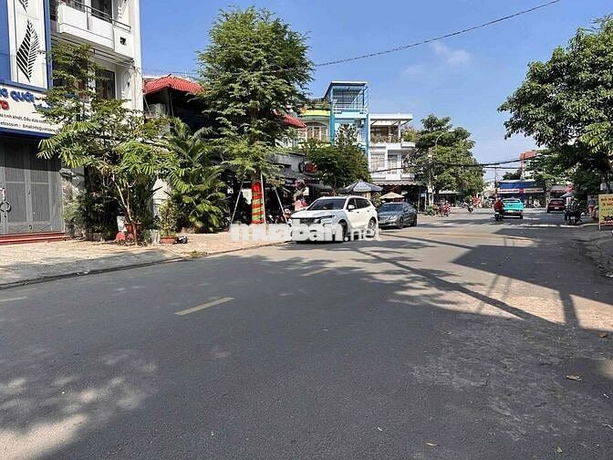 Nhà mặt tiền kinh doanh sầm uất Tên Lửa 4,5x20m 3,5 tấm 13,3 tỷ