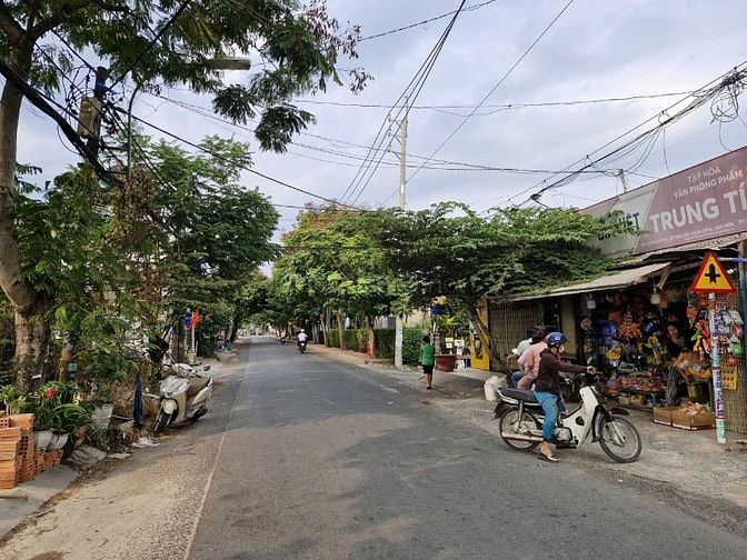 Bán 13,365m2 mặt tiền, gần Phan Văn Hớn